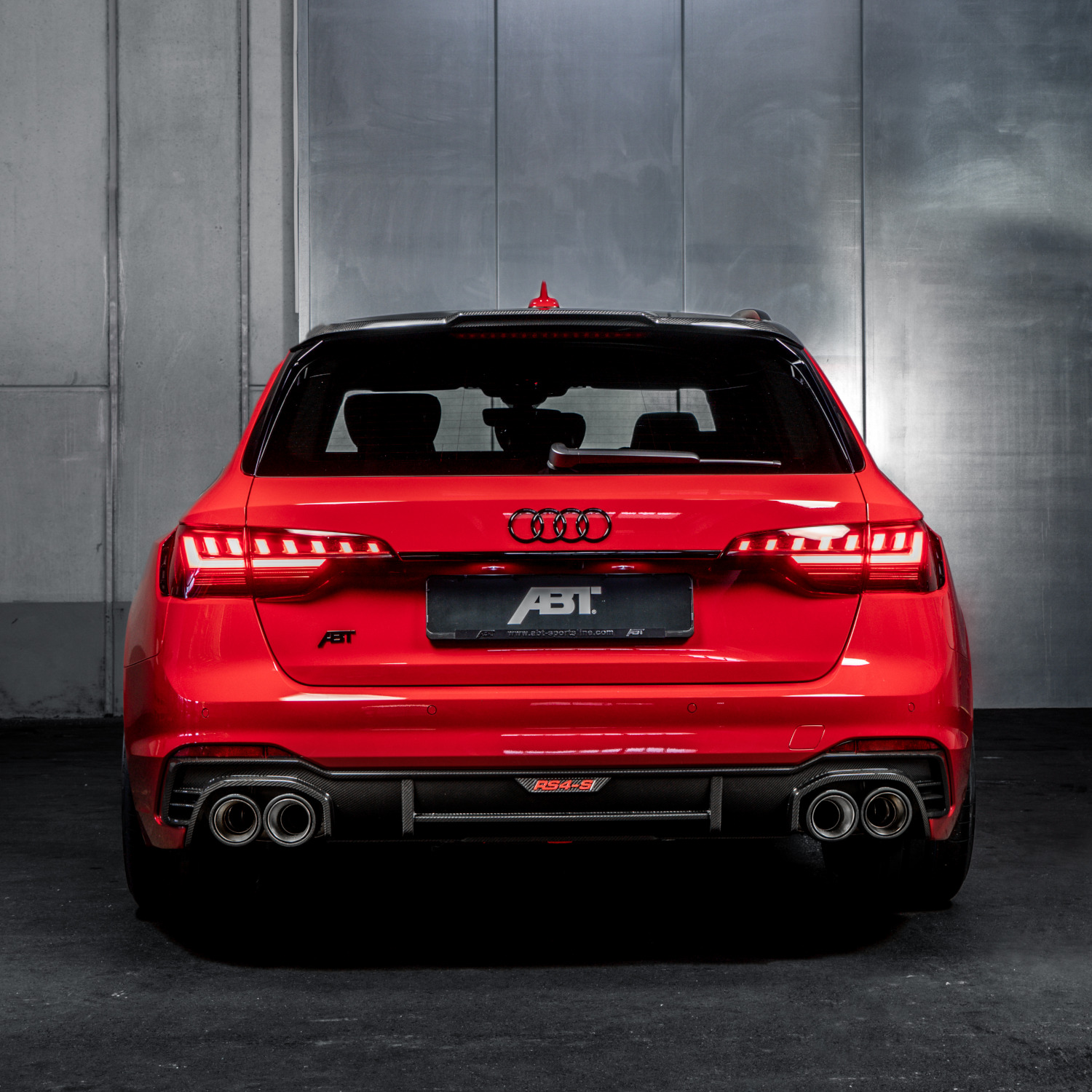 red RS4-S from the rear view in Halle