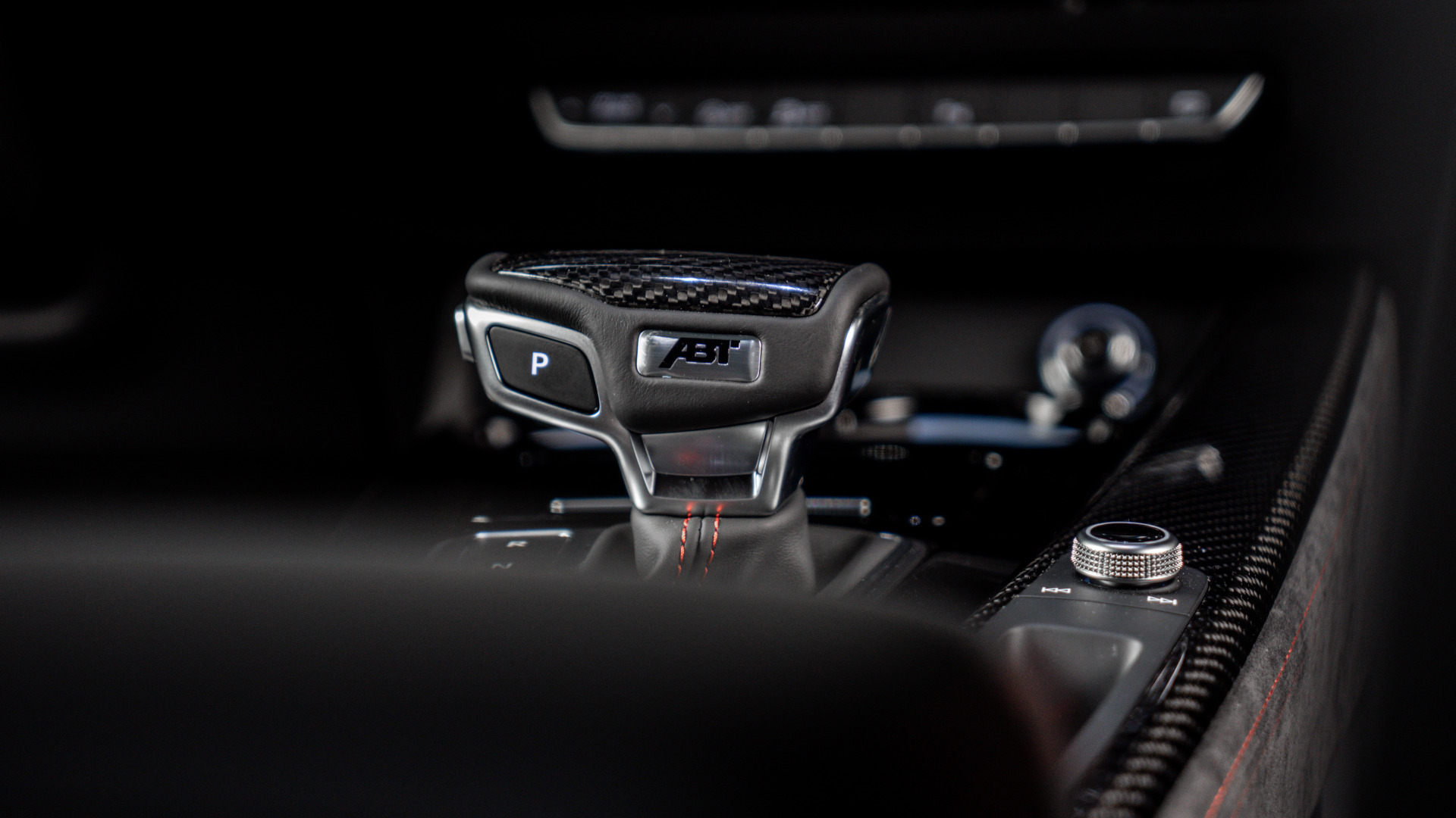 Close-up of gear knob cap 